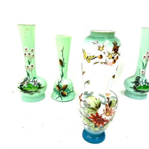 113 - 5 Pieces of opaque glass vases