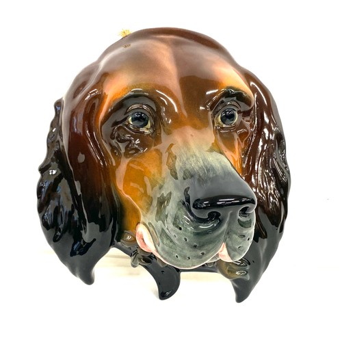 117 - Beswick Dog Wall Plaque No668, measures approx 11inches by 10 inches