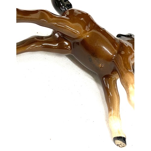 87 - Selection of 5 Beswick brown horses and 1 Royal Doulton, all in over all good condition