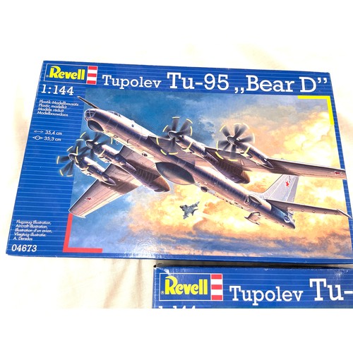 131 - Aircraft model, 2 x Revell Tupolev Tu-95 Bear D, code 04673