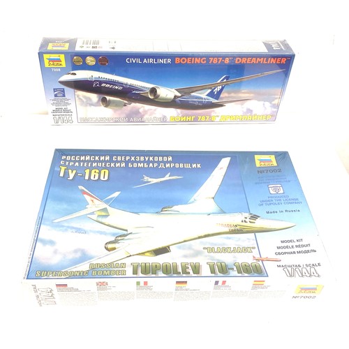 45 - Aircraft models Zvezda 1/44 sealed models to include Civil airliner Boeing 787-8 Dreamliner No 7008,... 