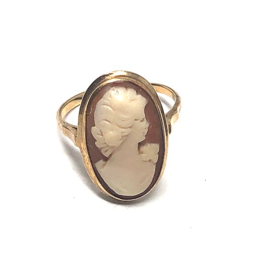 84 - 9ct gold cameo gress ring weight 3.5g