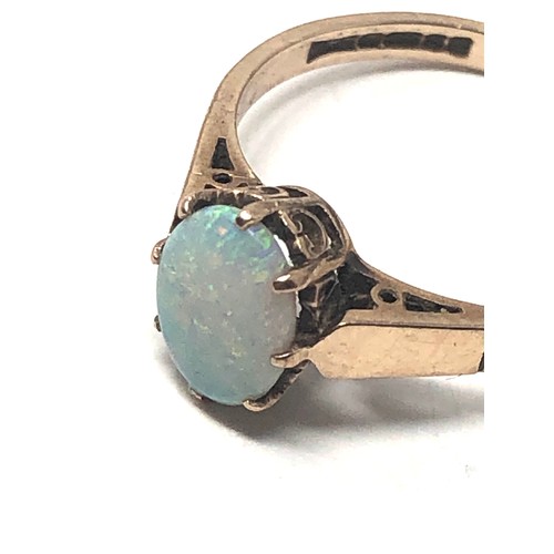 85 - 9ct gold opal ring weight 2.1g