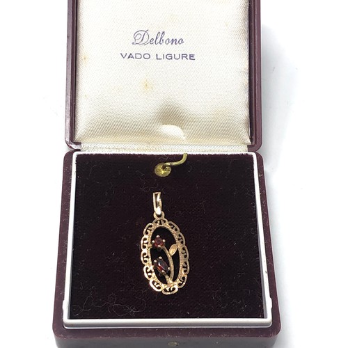 87 - 9ct gold garnet set pendant weight 0.8g