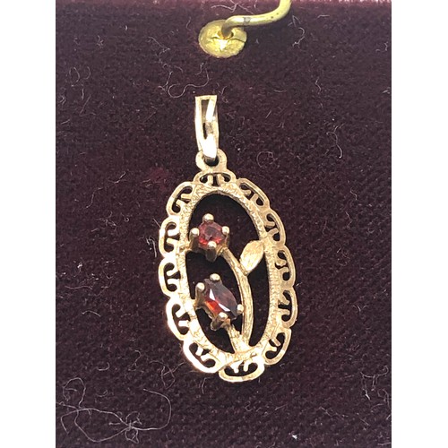 87 - 9ct gold garnet set pendant weight 0.8g