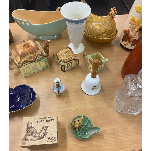 299 - Selection of collectable items to include boxed Wade pipe holder, teapot, bell etc