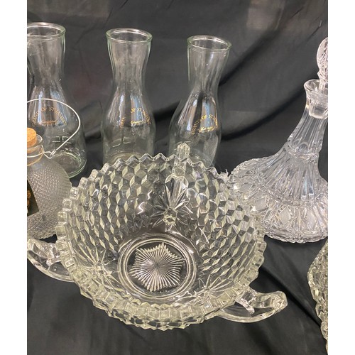 279 - Selection of vintage and later glassware to include ships decanter, cut glass bowl etc