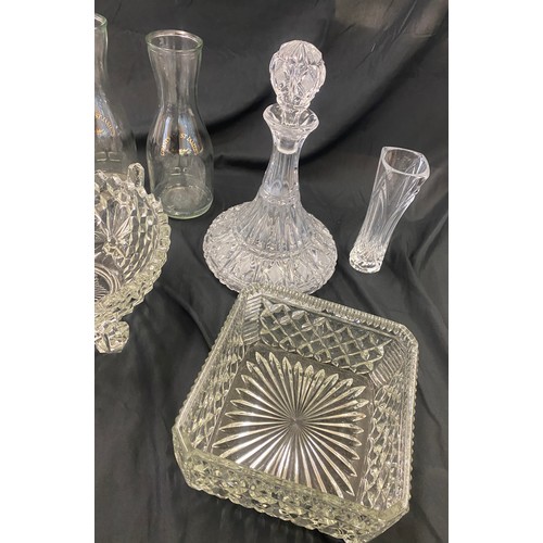 279 - Selection of vintage and later glassware to include ships decanter, cut glass bowl etc