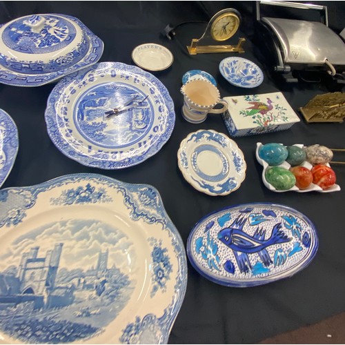 264 - Selection of assorted pottery to include blue and white pieces, wooden bowl of fruit etc