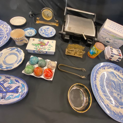 264 - Selection of assorted pottery to include blue and white pieces, wooden bowl of fruit etc