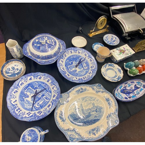 264 - Selection of assorted pottery to include blue and white pieces, wooden bowl of fruit etc