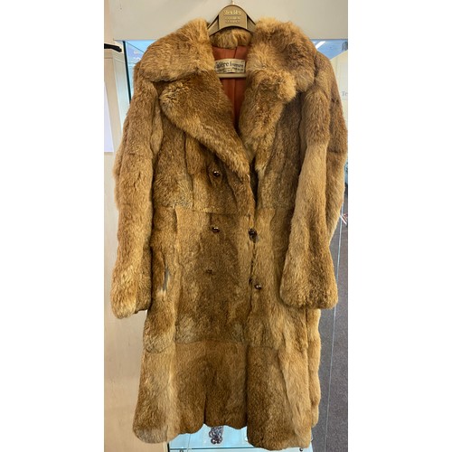 520 - Valere fourrure 77.rue Claude Decaen- Paris 12 e 628-59-73 ladies coat