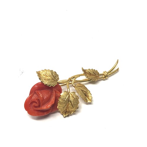 81 - 18ct gold & coral floral brooch small chip to coral