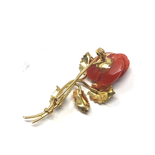 81 - 18ct gold & coral floral brooch small chip to coral