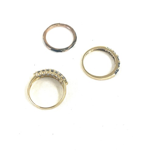 402 - 3 Ladies 9ct gold rings total weight approximately 5 grams