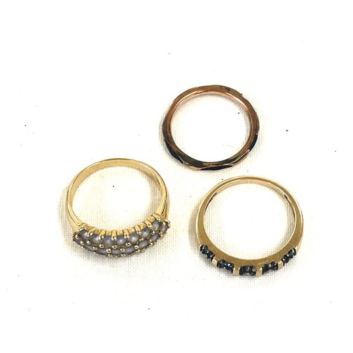 402 - 3 Ladies 9ct gold rings total weight approximately 5 grams