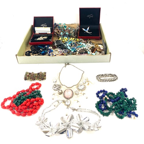 488 - Box of assorted costume jewellery