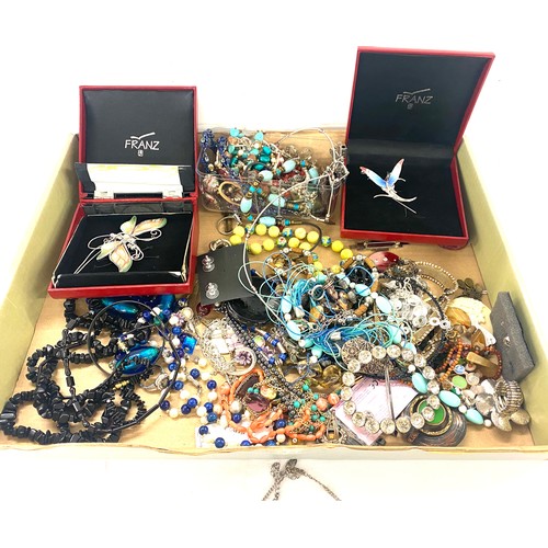 488 - Box of assorted costume jewellery