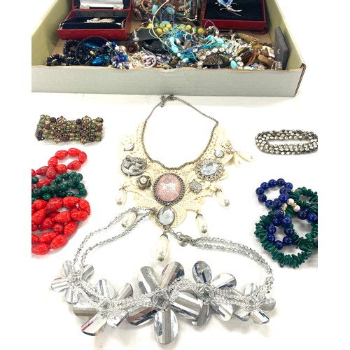 488 - Box of assorted costume jewellery