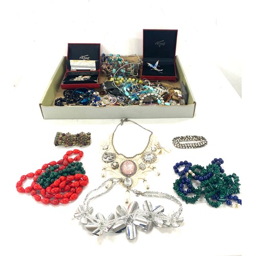 488 - Box of assorted costume jewellery