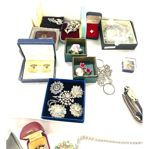 461 - Box of assorted costume jewellery