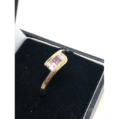 99 - 9ct gold vintage amethyst & clear gemstone twist trilogy ring (1.7g)