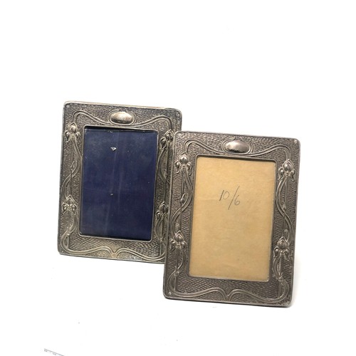 30 - Vintage pair of silver picture frames measure approx 18cm by 14cm