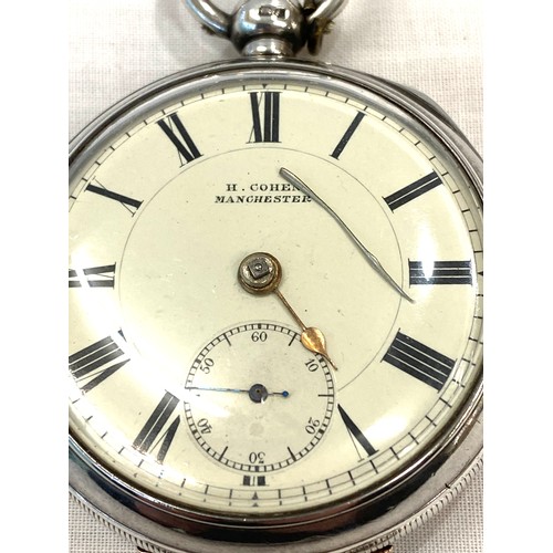 494 - Silver pocket watch hallmark for Chester 1901 with its key and working, hand loose