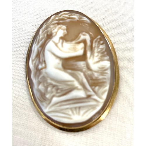 507 - Unmarked yellow metal cameo lady with swan