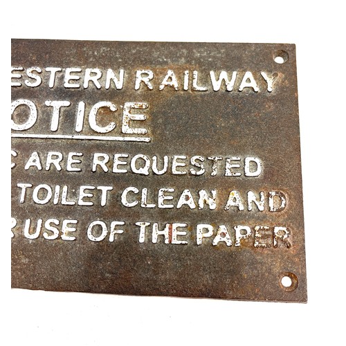 69 - A Great western railway cast iron notice sign measures approx 12 inches by 7 inches