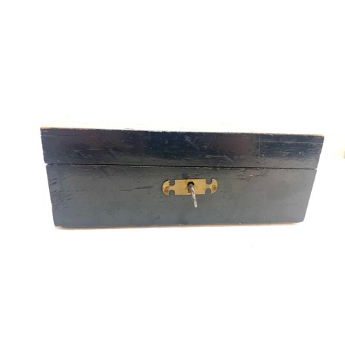 18 - Jewellery box with key and contents