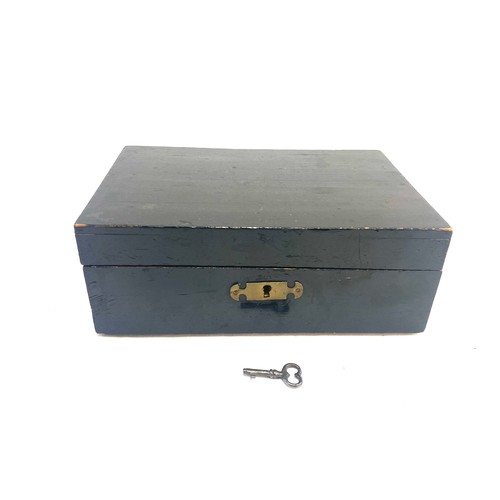 18 - Jewellery box with key and contents