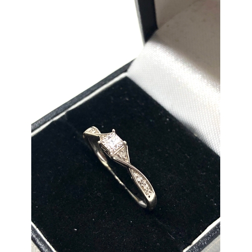 30 - White gold diamond ring weight 1.7g