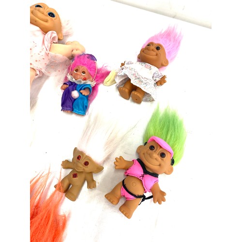 81 - Set of 6 vintage troll dolls family