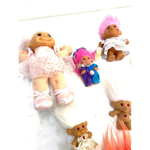 81 - Set of 6 vintage troll dolls family