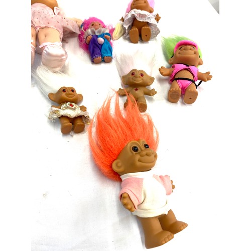 81 - Set of 6 vintage troll dolls family