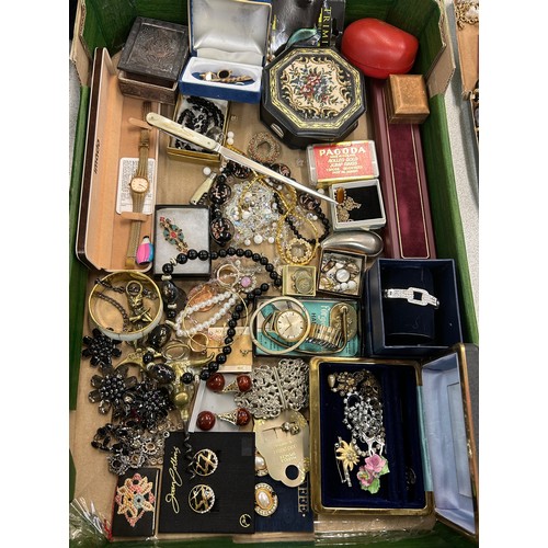 589 - Box of assorted ladies vintage and later costume jewellery