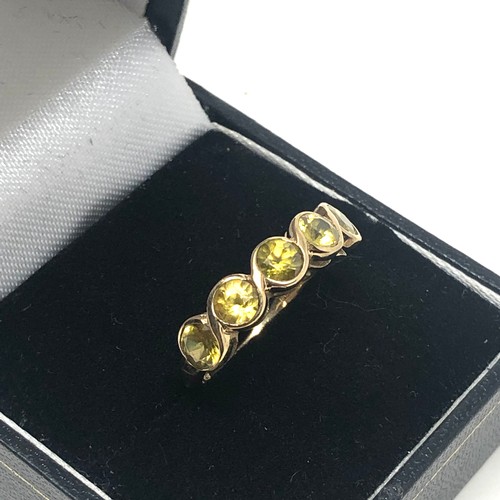 85 - 9ct gold vintage sphene flush ring (2.4g)