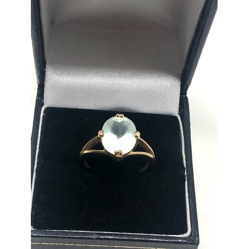 88 - 9ct gold vintage green gemstone statement ring (3.4g)