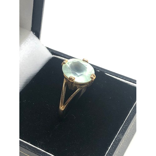 88 - 9ct gold vintage green gemstone statement ring (3.4g)