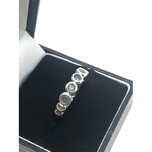 121 - 9ct white gold vintage topaz half-eternity ring (3.3g)