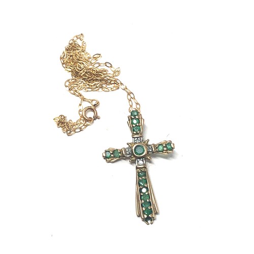 108 - 9ct gold vintage emerald & diamond cross pendant necklace (1.7g)