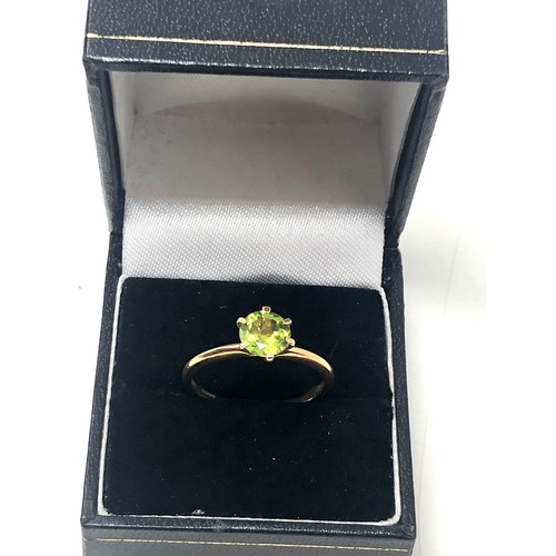 92 - 9ct gold vintage peridot solitaire ring (1.8g)