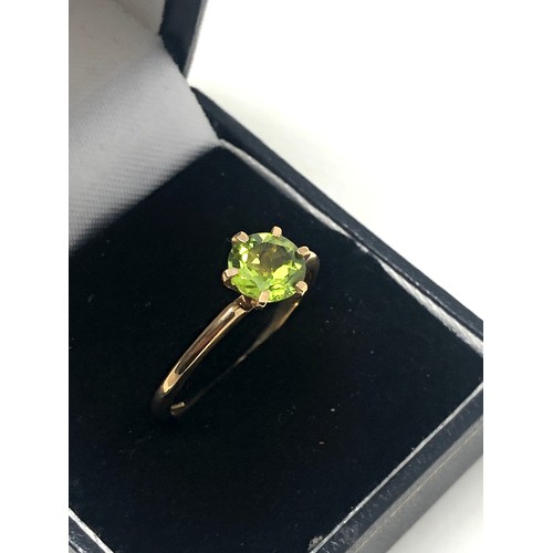 92 - 9ct gold vintage peridot solitaire ring (1.8g)