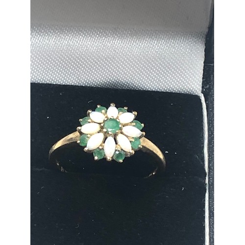 100 - 9ct gold vintage emerald & opal statement ring (2.1g)