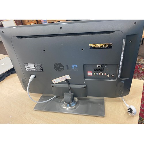 371 - LG 32 inch TV 32lb580v, with remote, untested