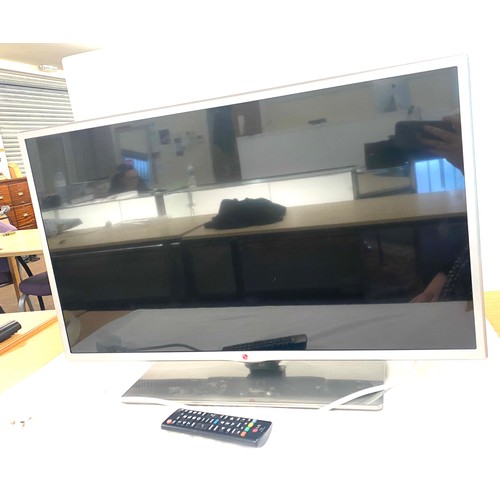 371 - LG 32 inch TV 32lb580v, with remote, untested