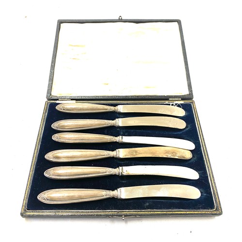 577 - Selection of cased silver handled knifes