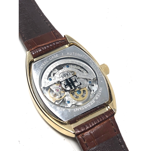 379 - Gents Earnshaw automatic wristwatch the watch is ticking