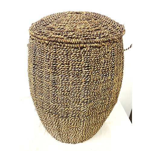 270 - Lidded wicker laundry basket